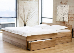 Seng med oppbevaring og skuffer